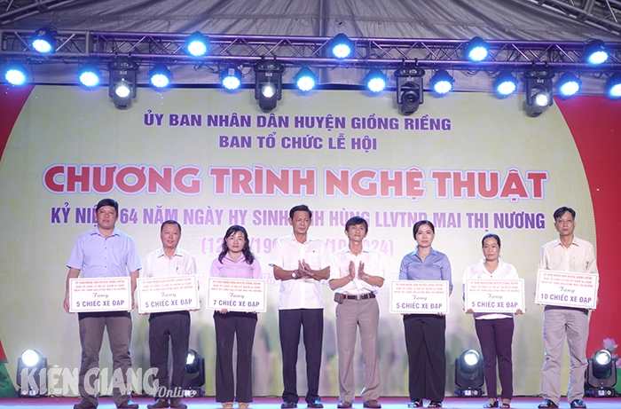 Chương trình nghệ thuật kỷ niệm ngày Anh hùng Mai Thị Nương hy sinh